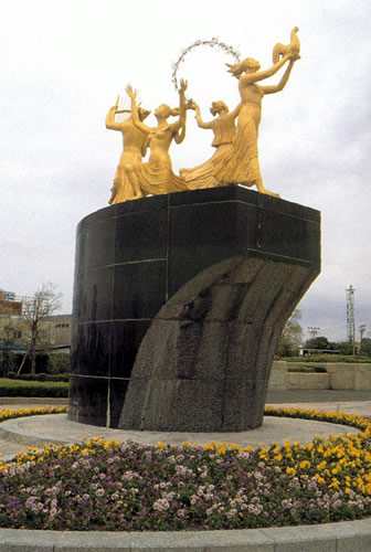 市民文化ホール彫像台座